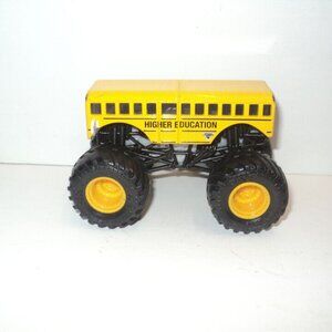Monster Jam Higher Education Yellow Cool Bus 2023 Hot Wheels 1:43 Scale 3 3/4" L